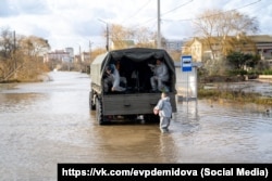 Улица Симферопольская в Евпатории, затопленная в результате шторма 26-27 ноября 2023 года