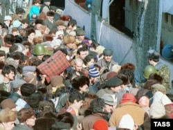 Erməni qaçqınlar Bakı limanında, 1990