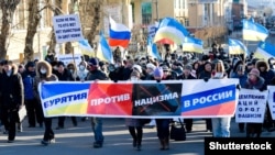 Протест против ряда убийств в Москве из-за расовой нетерпимости, Улан-Удэ, Бурятия. Россия, 1 ноября 2009 года